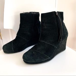 Tom’s black suede wedge booties | 9.5